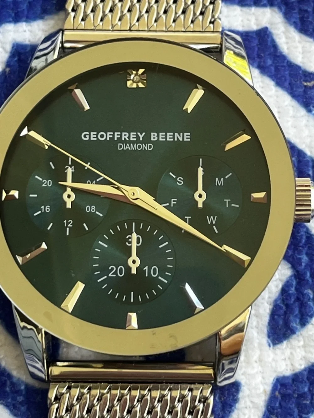 Geoffrey Beene Mens Watch 42mm Silver Tone Mesh band & green face New Battery